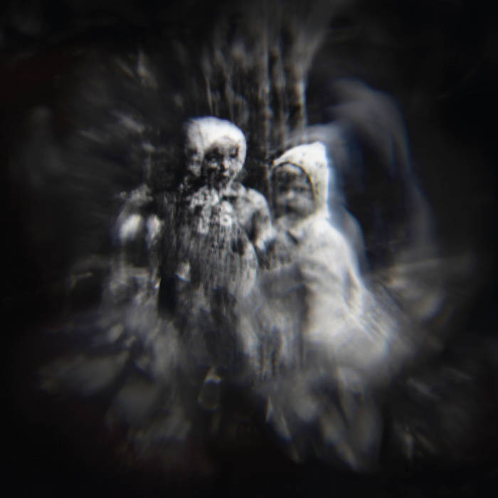 Paavoharju-Yon-Mustika-Kukkia